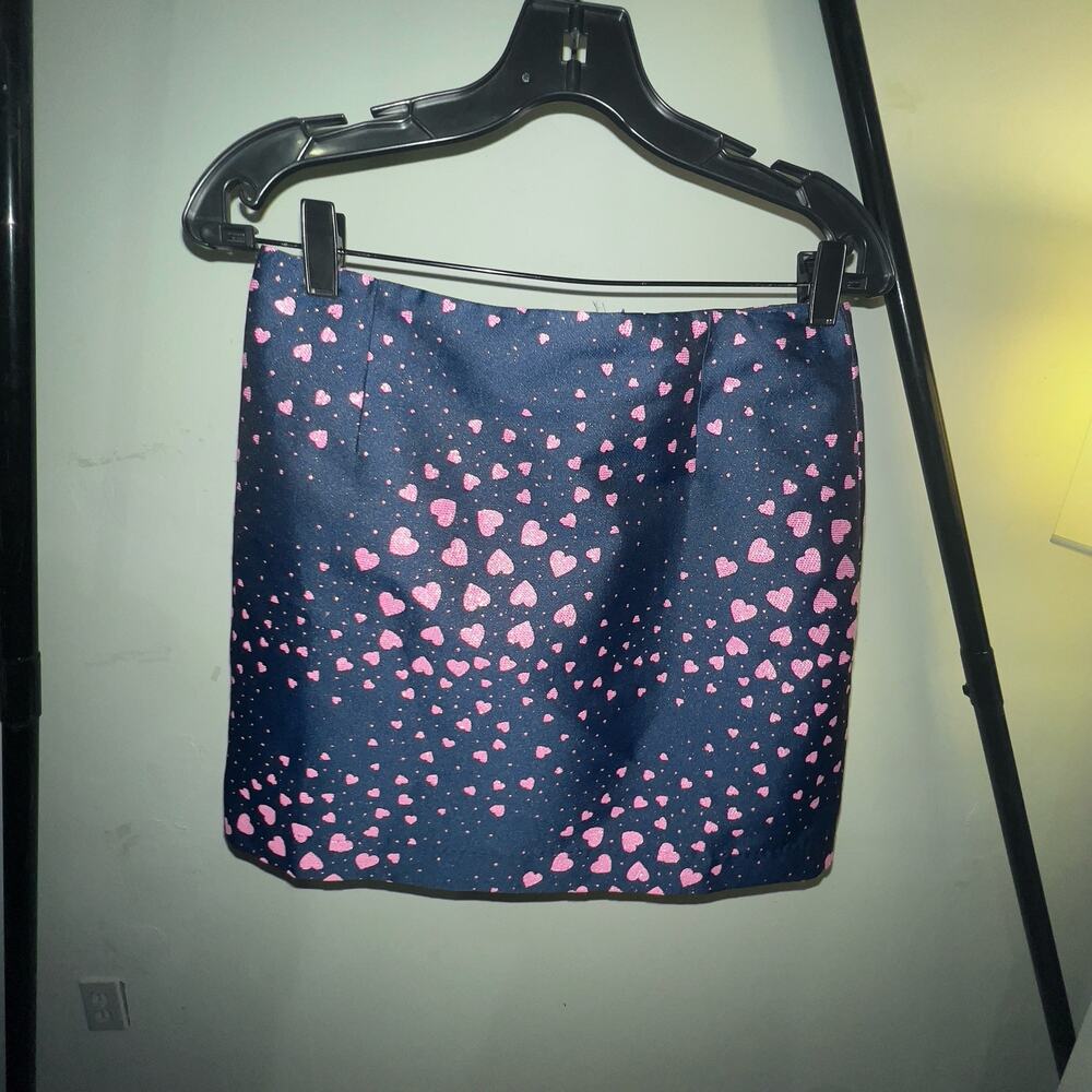 Lilly Pulitzer Navy Mini Skirt with Pink Heart Print - Picture 4 of 6